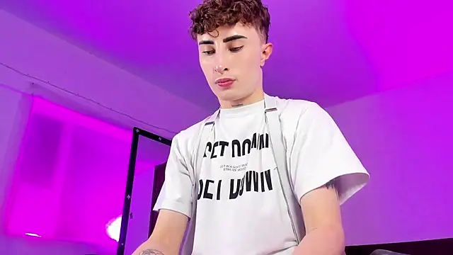 แชท XXX สดของ SebastianHilton