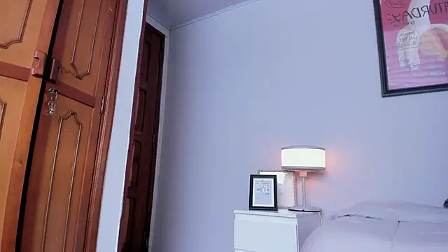 Caroline_dh's Live XXX Chat