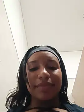 ela_outside's Live XXX Chat