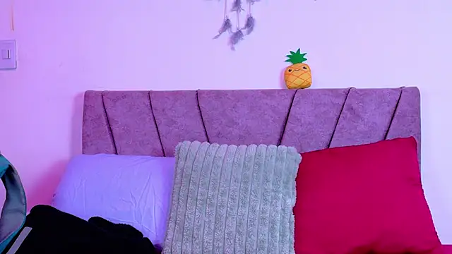 NahomyEvans' Live XXX Chat