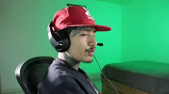 trieone Live XXX Chat