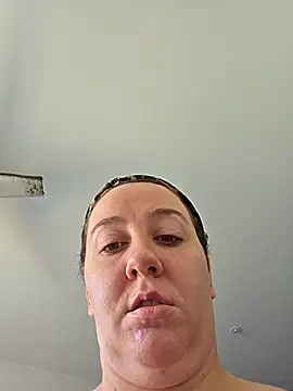 Chat XXX en directo de CreamVixen