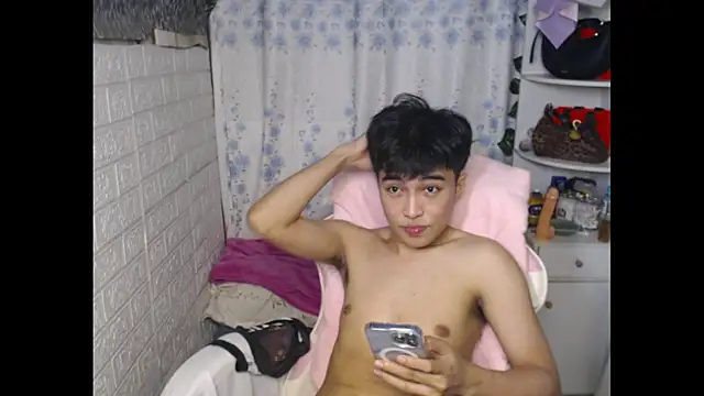 _peachyboyyy Pertunjukan Webcam