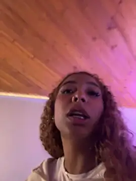 Chat +18 de Tiana_prettyy ao vivo