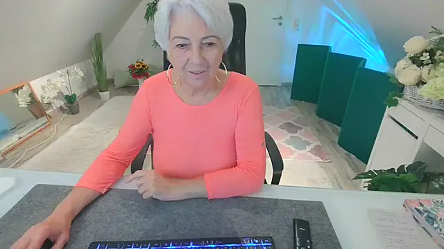 LovelyHelena – Naživo XXX chat