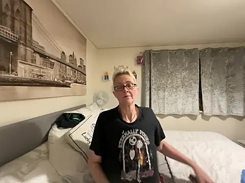 Curvy-Jinx Live XXX Chat