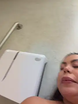 LariiHotWife Obrolan Langsung XXX