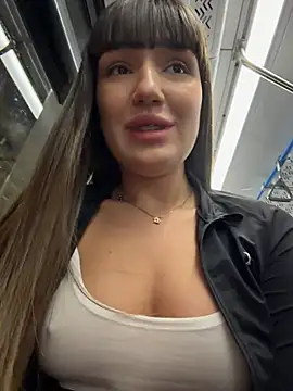 Sophie_Avory Adlı Modelin Canlı XXX Sohbeti