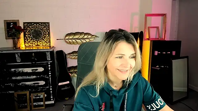 NicoleHitman 现场XXX聊天