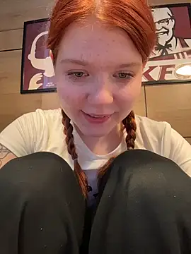 Chat +18 de Freaky__Nikki ao vivo