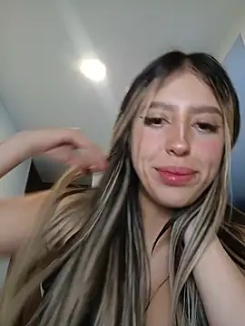Eva_222 Adlı Modelin Canlı XXX Sohbeti