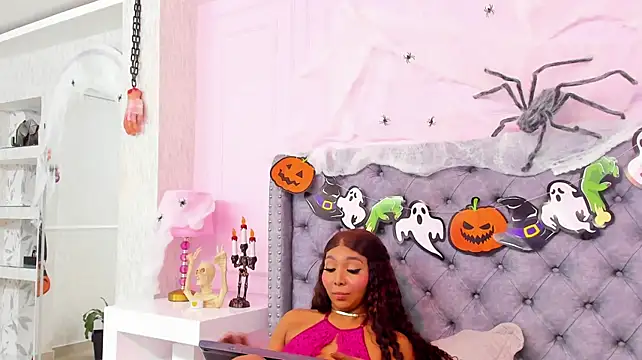 HaileeRoberts' Live XXX Chat