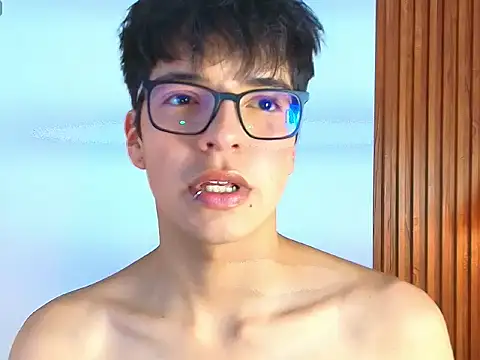 Milo_Wolff Chat XXX live