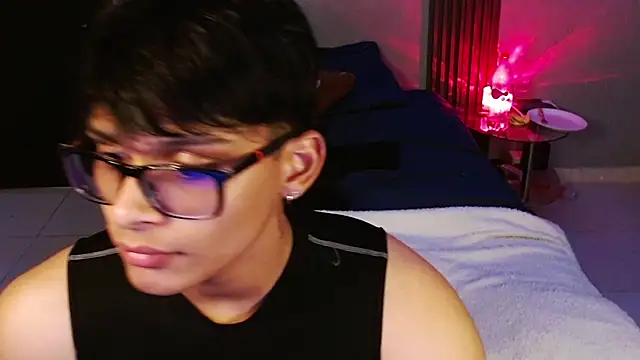 Mr_yisuzz live XXX chat