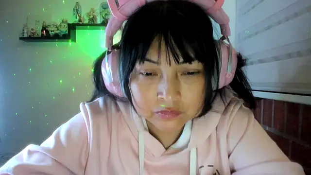 Chat XXX en directo de Shaddycute_