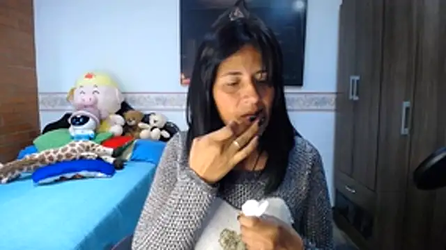 sharoon_cheerry Adlı Modelin Canlı XXX Sohbeti