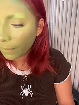 Chatroom XXX en direct de GiaRedd