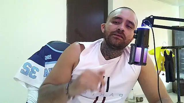 aronmiller404: απευθείας συνομιλία ΧΧΧ