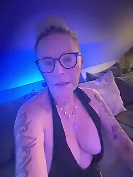 צ'אט XXX בשידור חי של German_Milf