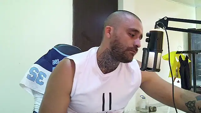 Chat XXX en directo de aronmiller404