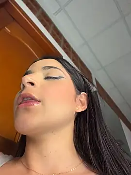 แชท XXX สดของ ArieliciousXXX