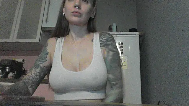 Alveriain Live XXX chat