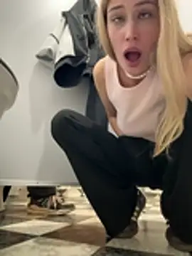 blonde_exe live XXX chat