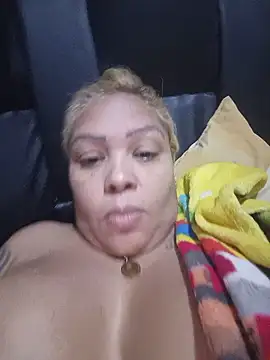 צ'אט XXX בשידור חי של sextatto