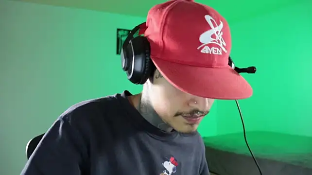 trieone Live XXX-chat