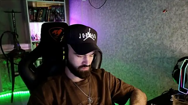 XXX chat uživo modela _Serious_Man