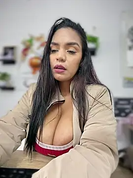 Sara-77 Chat XXX in diretta