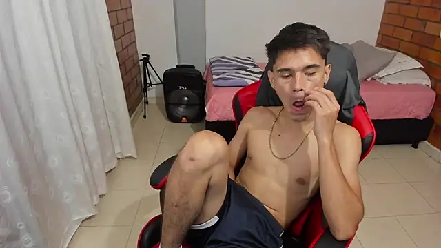 Aron_Boyy Webcam show
