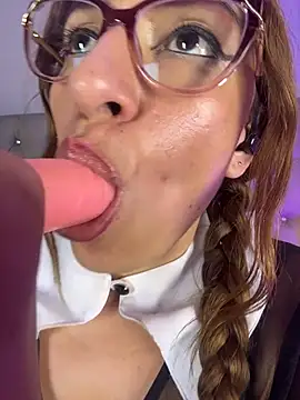 Chat +18 de naughty_flower18 ao vivo