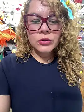 Chatroom XXX en direct de ROSALIASSHOP
