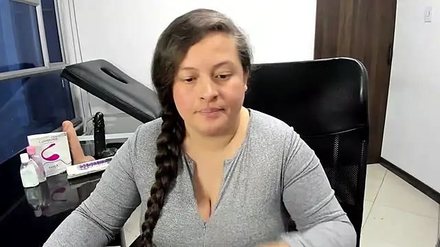 SaraThonson_ Adlı Modelin Canlı XXX Sohbeti
