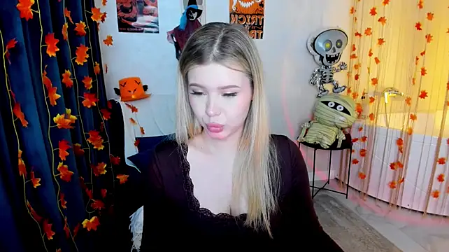FollowLovee Adlı Modelin Canlı XXX Sohbeti