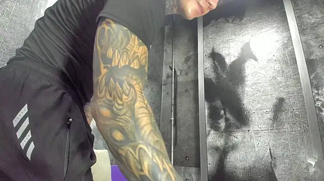 Gury_tattoo Adlı Modelin Canlı XXX Sohbeti