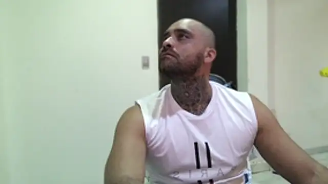 Chat XXX en directo de aronmiller404