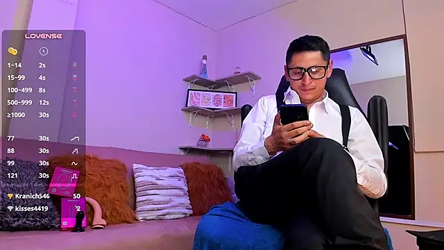 Show modela kevin_23_ na web-kameri