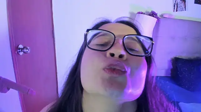 Lilith_cute_ live XXX chat