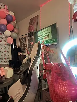 Motherbigbus' Live XXX Chat