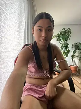 Romie_rous Chat XXX in diretta