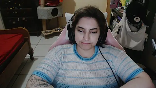Chat +18 de VictoriaSaintes ao vivo
