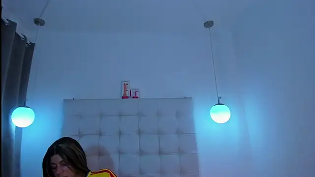 Britney_moon21 Adlı Modelin Canlı XXX Sohbeti