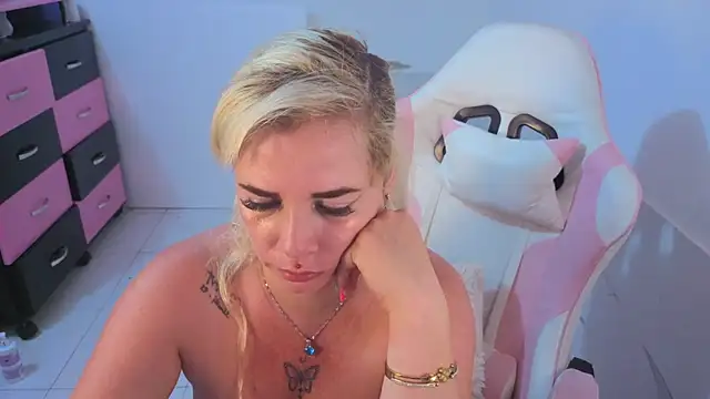HannaBrave Chat XXX in diretta