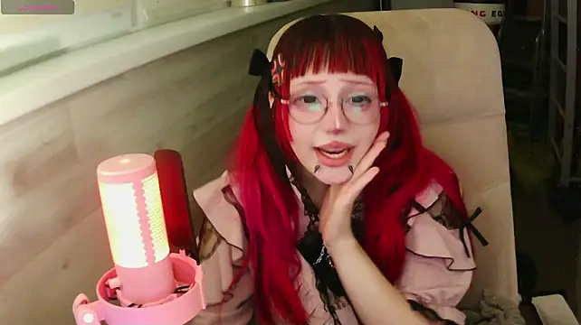 XXX chat uživo modela Redliss