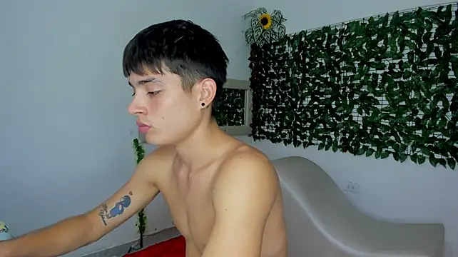 The_beby_guyn Live XXX chat