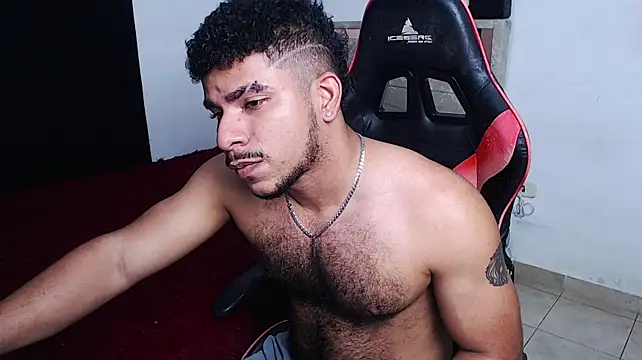 Javier_Hot27_ élő XXX-chatje