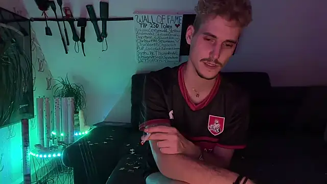 Cookieboy88 Adlı Modelin Canlı XXX Sohbeti