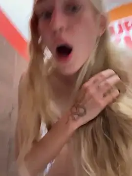 kira_mia Adlı Modelin Canlı XXX Sohbeti